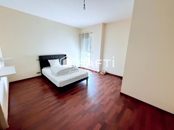 APPARTEMENT SPACIEUX AVEC 4 CHAMBRES ET TERRASSE + PLACES DE PARKING AU CENTRE VILLE DE NIORT !