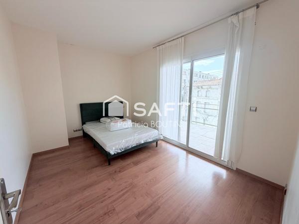 APPARTEMENT SPACIEUX AVEC 4 CHAMBRES ET TERRASSE + PLACES DE PARKING AU CENTRE VILLE DE NIORT !