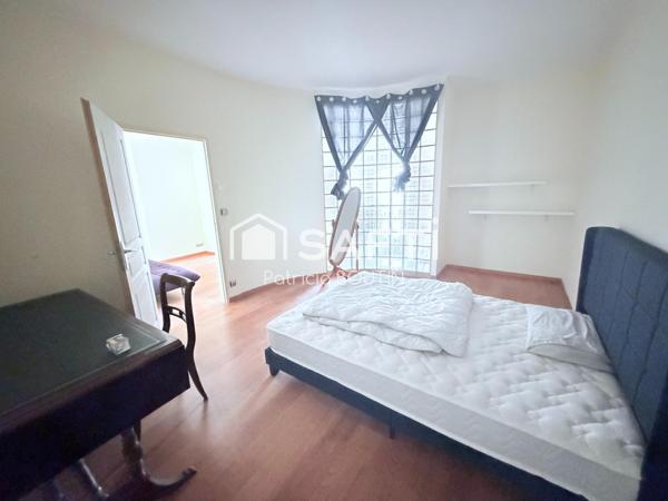 APPARTEMENT SPACIEUX AVEC 4 CHAMBRES ET TERRASSE + PLACES DE PARKING AU CENTRE VILLE DE NIORT !