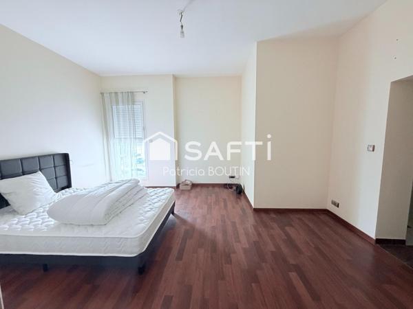 APPARTEMENT SPACIEUX AVEC 4 CHAMBRES ET TERRASSE + PLACES DE PARKING AU CENTRE VILLE DE NIORT !