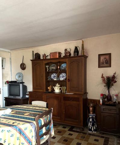 Petite maison mitoyenne à rénover – Saint-Fromond