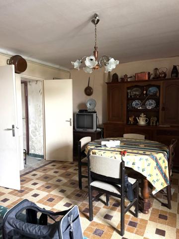 Petite maison mitoyenne à rénover – Saint-Fromond