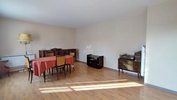 3 pièces au coeur du centre-ville ! €279 000 ** - Référence 26-3885