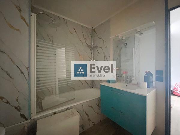 STUDIO CUISINE EQUIPEE PLACE DE PARKING CHAUFFAGE COLLECTIF