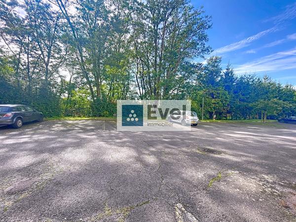 STUDIO CUISINE EQUIPEE PLACE DE PARKING CHAUFFAGE COLLECTIF