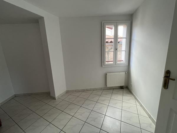 REF 11431 - 10 rue Sous Sainte Claire - F3 au 3ème étage