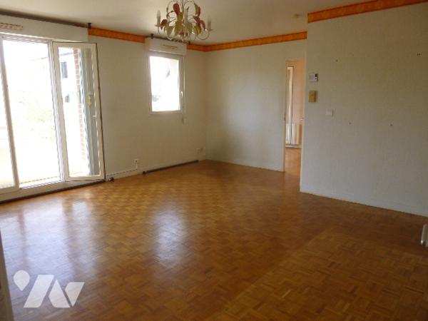 A Cosne-Cours-sur-Loire, bien rare situé en plein coeur du centre ville à deux pas des commerces,