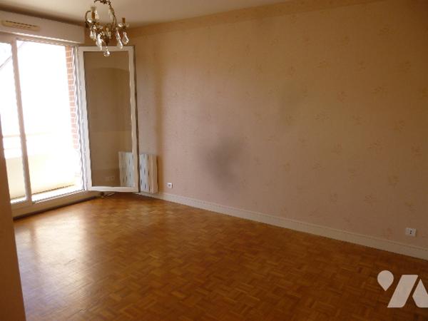 A Cosne-Cours-sur-Loire, bien rare situé en plein coeur du centre ville à deux pas des commerces,