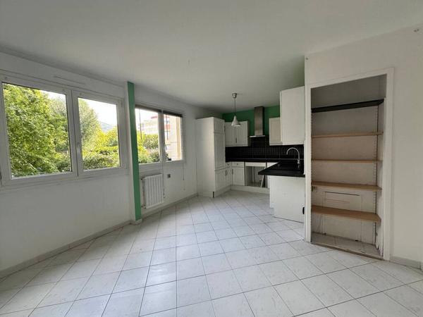 APPARTEMENT T5 A LOUER