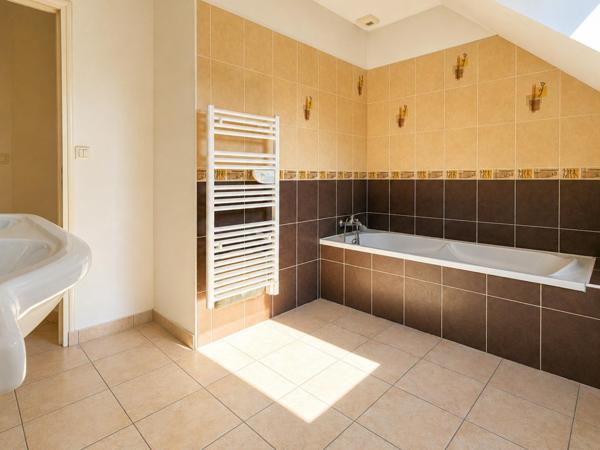 Maison à CHANGE, 72560 - 5 pièces 124m²