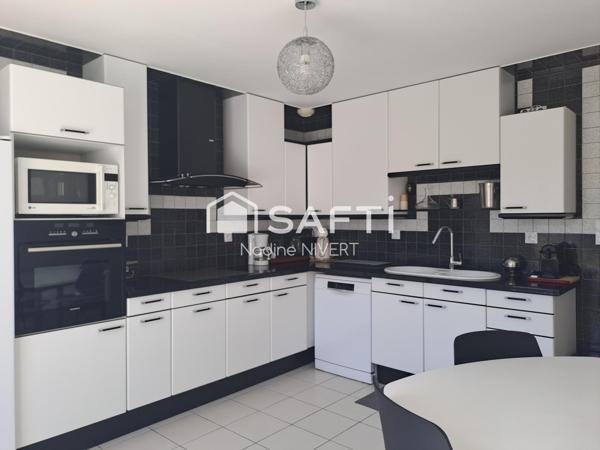 Maison 170M2, 4 chambres, jardin clos, piscine