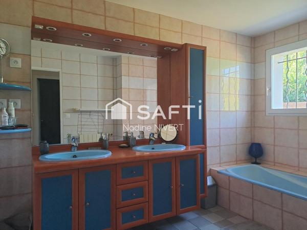 Maison 170M2, 4 chambres, jardin clos, piscine