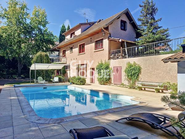 MAISON À VENDRE DE 6 PIÈCES DE 220,00 M²