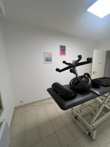 Centre historique Rodez, proche cathédrale, local professionnel situé au 1er étage, 104 m²