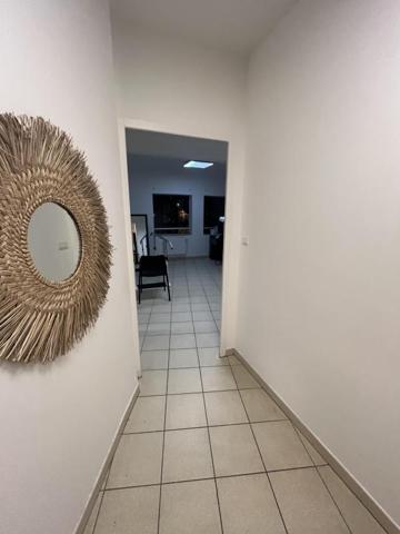 Centre historique Rodez, proche cathédrale, local professionnel situé au 1er étage, 104 m²