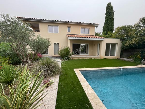 HYERES Ouest , A Vendre, Villa Neuve T7, 142.50 M2, Jardin, Piscine, Garage.