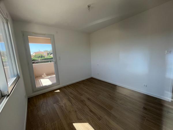 HYERES Ouest , A Vendre, Villa Neuve T7, 142.50 M2, Jardin, Piscine, Garage.