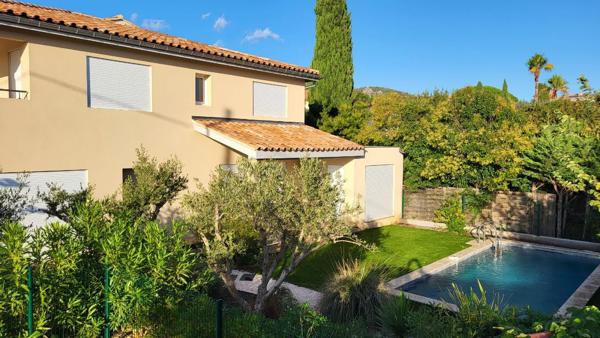 HYERES Ouest , A Vendre, Villa Neuve T7, 142.50 M2, Jardin, Piscine, Garage.