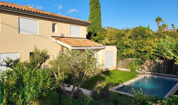 HYERES Ouest , A Vendre, Villa Neuve T7, 142.50 M2, Jardin, Piscine, Garage.