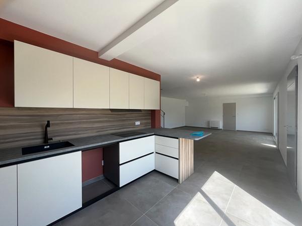 HYERES Ouest , A Vendre, Villa Neuve T7, 142.50 M2, Jardin, Piscine, Garage.