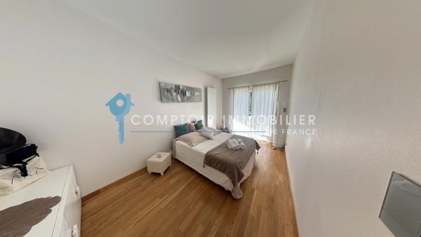 Maison
                                                                                                                                                                                                                                                                                                                        5 pièce(s)                                                                                                                                                                                                          4 chambre(s)                                                                                                                                                                                                          210  m²