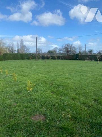 Goudelin: A vendre terrain non viabilisé d'une surface de 1458m² situé entre Goudelin et Lanvollon. 