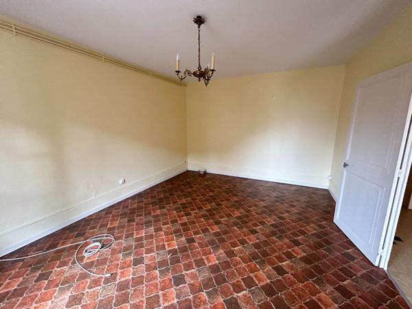 Vente Maison175,46 m² - 9 Pièces - SAINT AMAND MONTROND (18200)