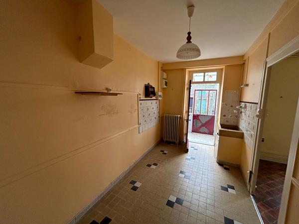 Vente Maison175,46 m² - 9 Pièces - SAINT AMAND MONTROND (18200)