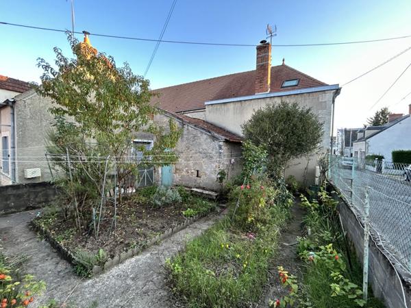 Vente Maison175,46 m² - 9 Pièces - SAINT AMAND MONTROND (18200)