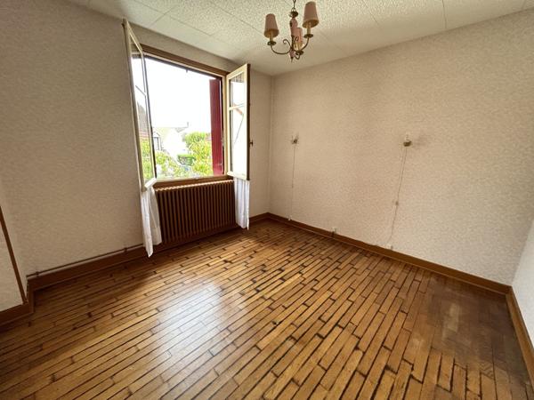 Vente Maison175,46 m² - 9 Pièces - SAINT AMAND MONTROND (18200)