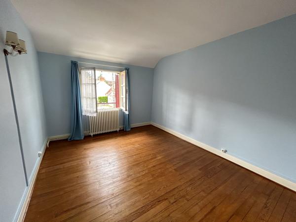 Vente Maison175,46 m² - 9 Pièces - SAINT AMAND MONTROND (18200)