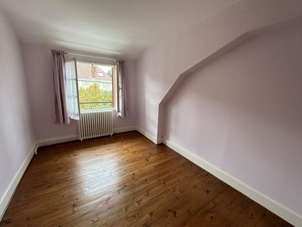 Vente Maison175,46 m² - 9 Pièces - SAINT AMAND MONTROND (18200)