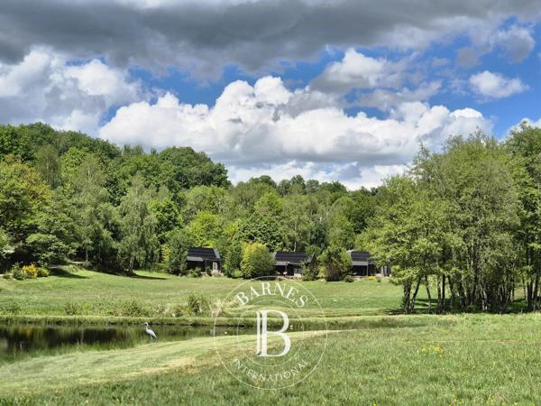 Champs-sur-Tarentaine-Marchal, Gîte  631 m² à vendre