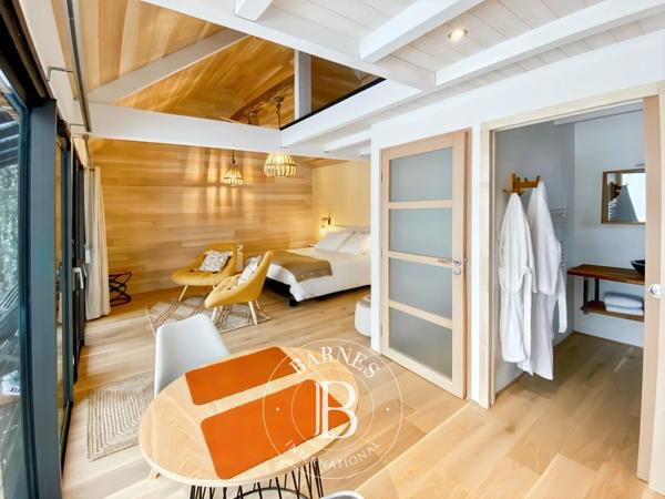 Champs-sur-Tarentaine-Marchal, Gîte  631 m² à vendre