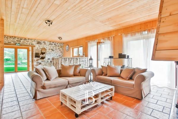 Champs-sur-Tarentaine-Marchal, Gîte  631 m² à vendre