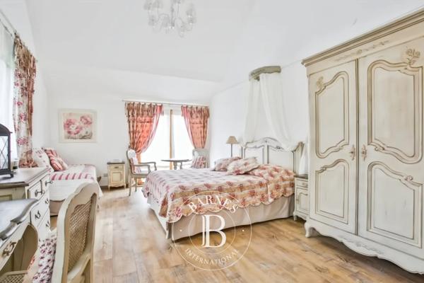 Champs-sur-Tarentaine-Marchal, Gîte  631 m² à vendre