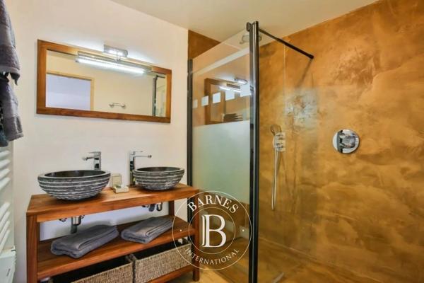 Champs-sur-Tarentaine-Marchal, Gîte  631 m² à vendre