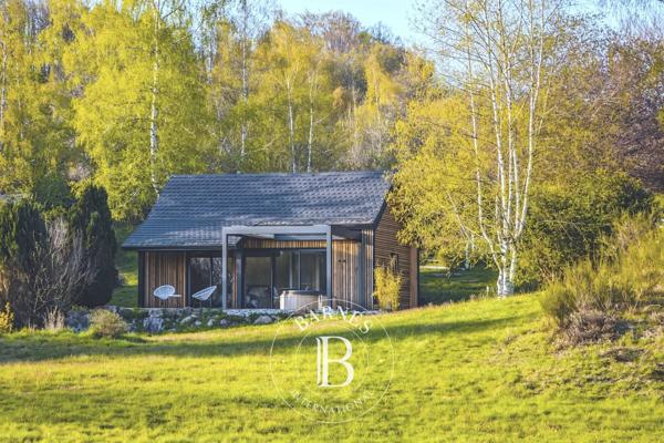 Champs-sur-Tarentaine-Marchal, Gîte  631 m² à vendre