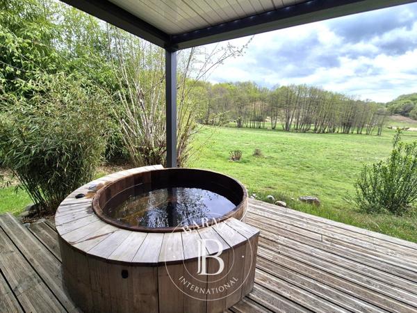 Champs-sur-Tarentaine-Marchal, Gîte  631 m² à vendre