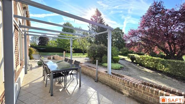 Très belle longère T6 de 163m², habitable de plain pied, sur un parc de 1884m²