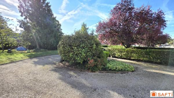 Très belle longère T6 de 163m², habitable de plain pied, sur un parc de 1884m²