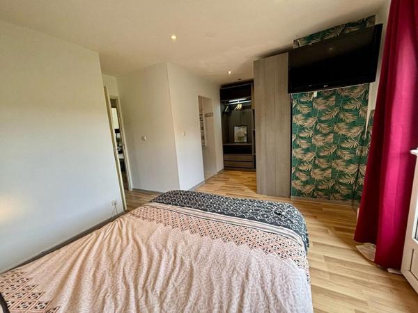 Maison mitoyenne des deux côtés ? 101 m² habitables sur terrain de 274 m² - 3 chambres