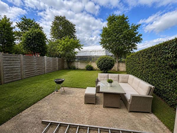 Maison mitoyenne des deux côtés ? 101 m² habitables sur terrain de 274 m² - 3 chambres