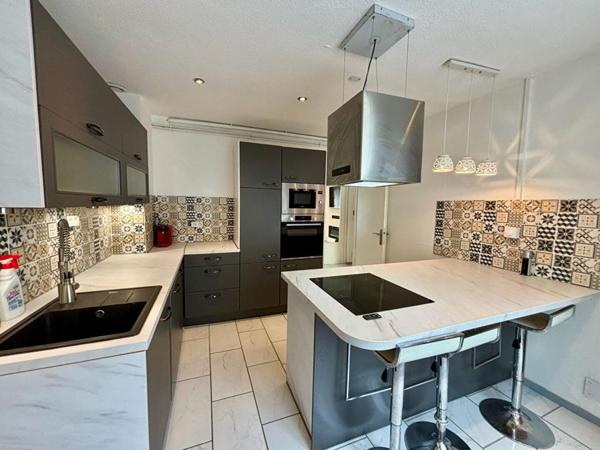 Maison mitoyenne des deux côtés ? 101 m² habitables sur terrain de 274 m² - 3 chambres