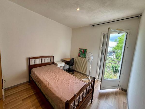 Maison mitoyenne des deux côtés ? 101 m² habitables sur terrain de 274 m² - 3 chambres