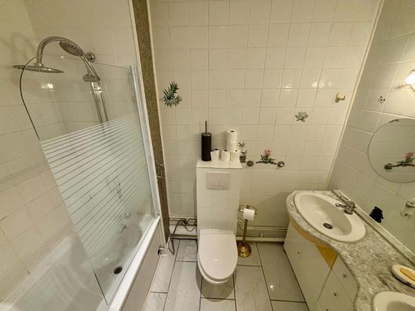 Maison mitoyenne des deux côtés ? 101 m² habitables sur terrain de 274 m² - 3 chambres