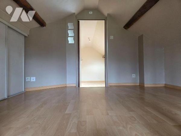 MAYENNE- ST MARTIN, maison d'habitation couverte en ardoises naturelles et édifiée en pierres s...