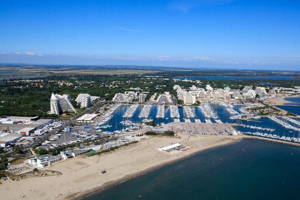 HERAULT (34) LA GRANDE−MOTTE (34280) à vendre Appartement 3 pièces de 91 m 2 et terrasse de 120 m 2.