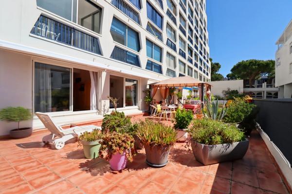 HERAULT (34) LA GRANDE−MOTTE (34280) à vendre Appartement 3 pièces de 91 m 2 et terrasse de 120 m 2.