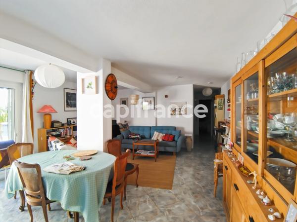 HERAULT (34) LA GRANDE−MOTTE (34280) à vendre Appartement 3 pièces de 91 m 2 et terrasse de 120 m 2.